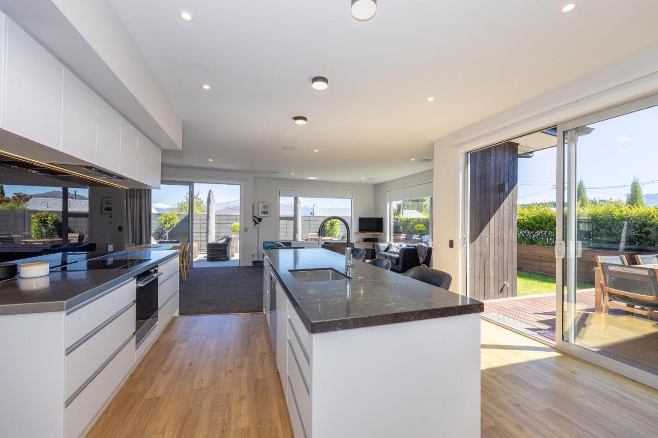 Prime Location On Warren St - 3 Bedroom Town House Ванака Экстерьер фото